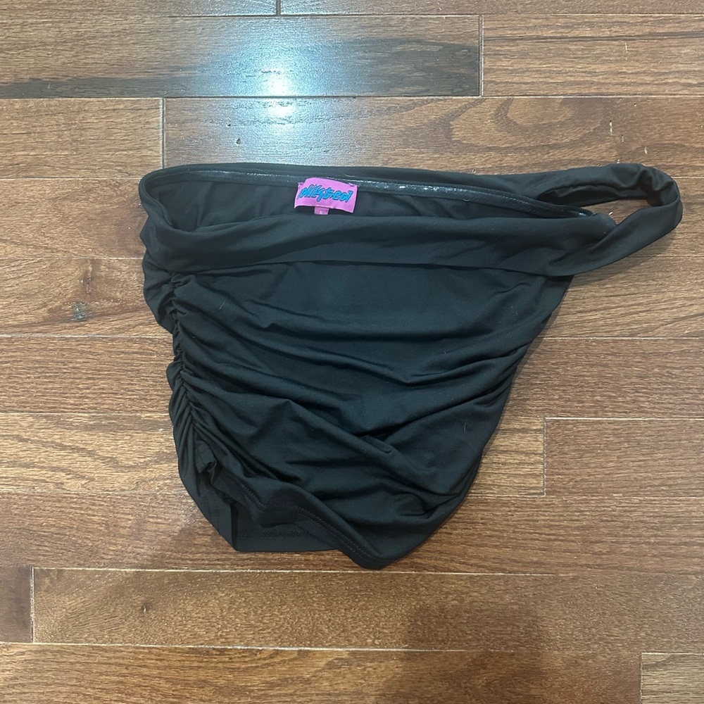 Edikted Black One Shoulder Crop Top